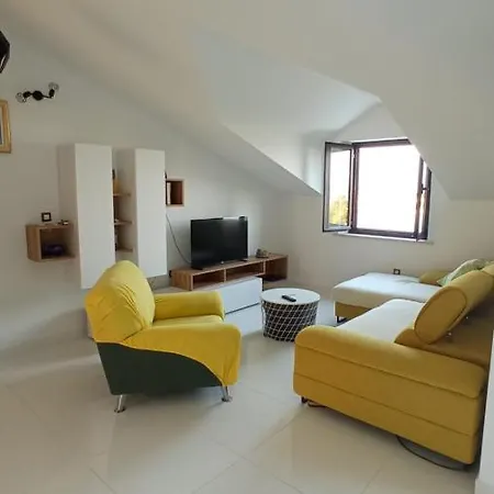 Rooftop Apartment *